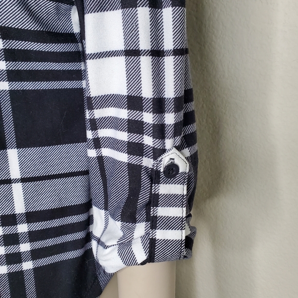 Plaid, 3/4 sleeve top. - Picture 5 of 10